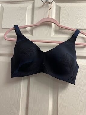 VSX Victoria Secret Navy Blue & Black Seamless Wireless Contour Bra Medium B80